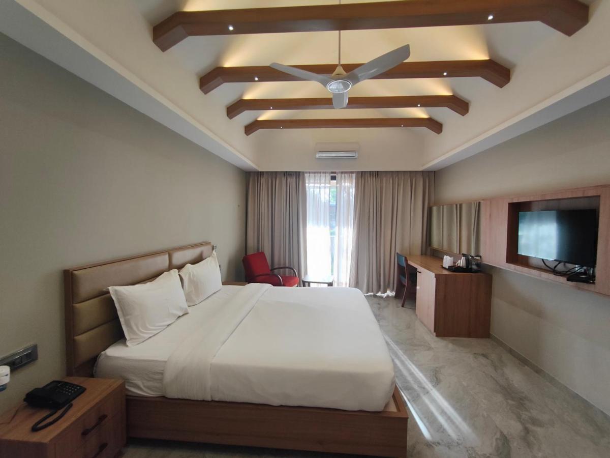 Club Heaven Palanpur Hotel Exterior photo