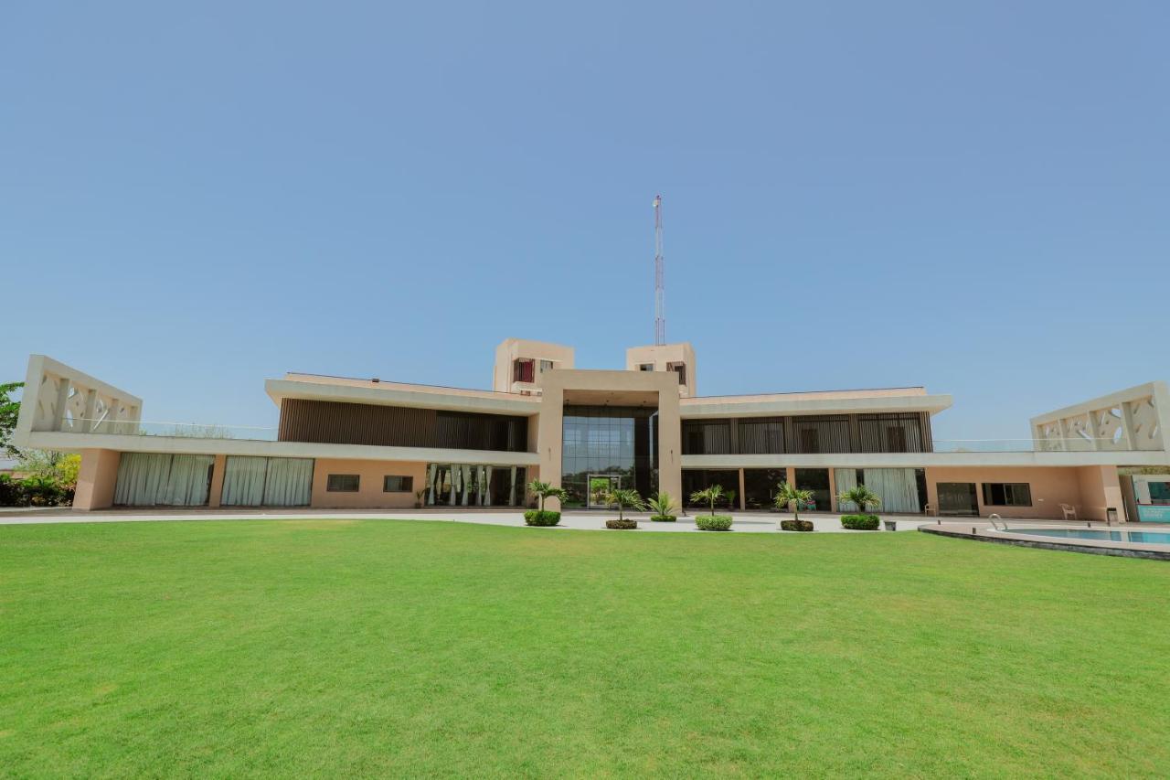Club Heaven Palanpur Hotel Exterior photo